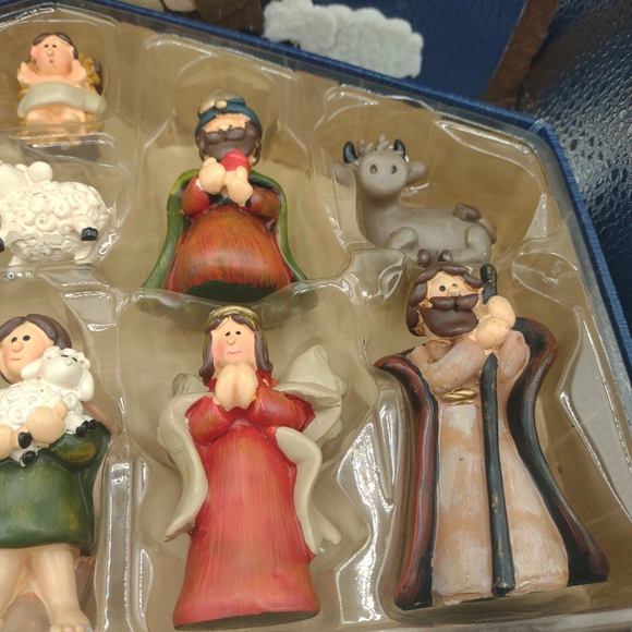 Vintage Xmas Nativity Scene 11 pieces Resin Figurines w Felt Applique Box - Picture 3 of 16
